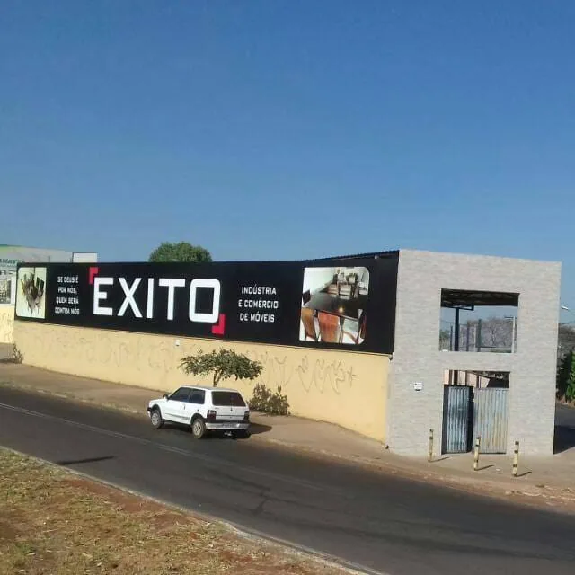 Fachada da fábrica Êxito Móveis em Goiânia